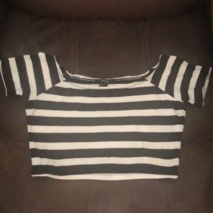 Black:white strip crop top